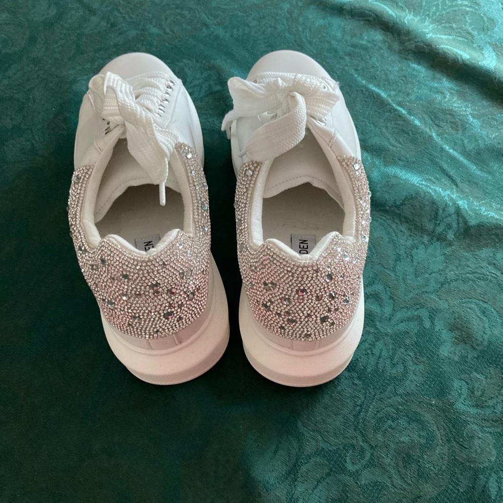 steve madden white tennis shoes